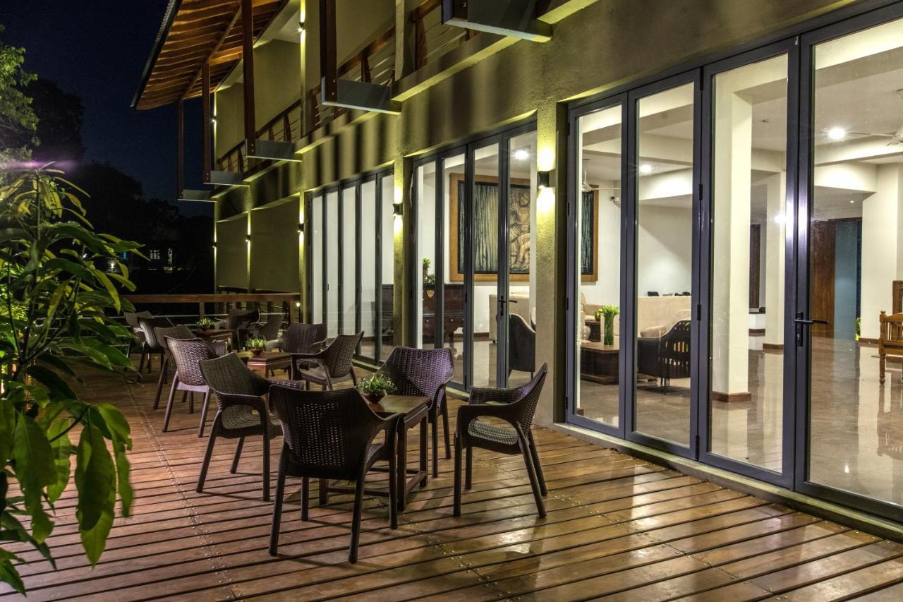 Earls Rajarata Otel Anuradhapura Dış mekan fotoğraf