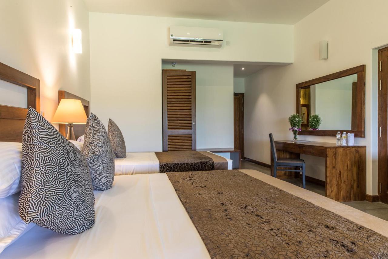 Earls Rajarata Otel Anuradhapura Oda fotoğraf