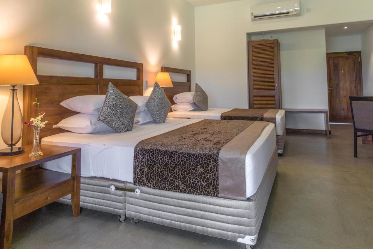 Earls Rajarata Otel Anuradhapura Oda fotoğraf