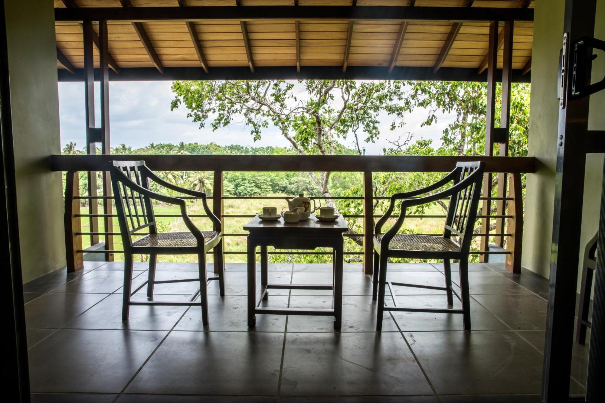 Earls Rajarata Otel Anuradhapura Oda fotoğraf