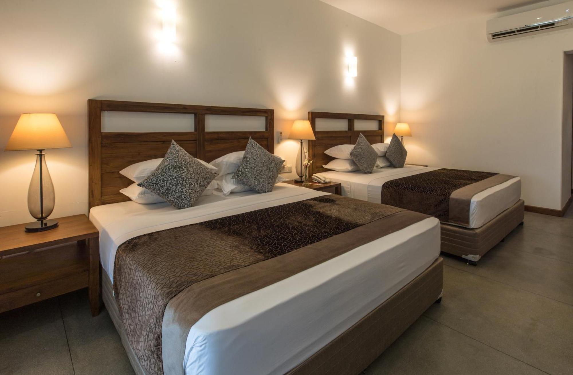 Earls Rajarata Otel Anuradhapura Oda fotoğraf