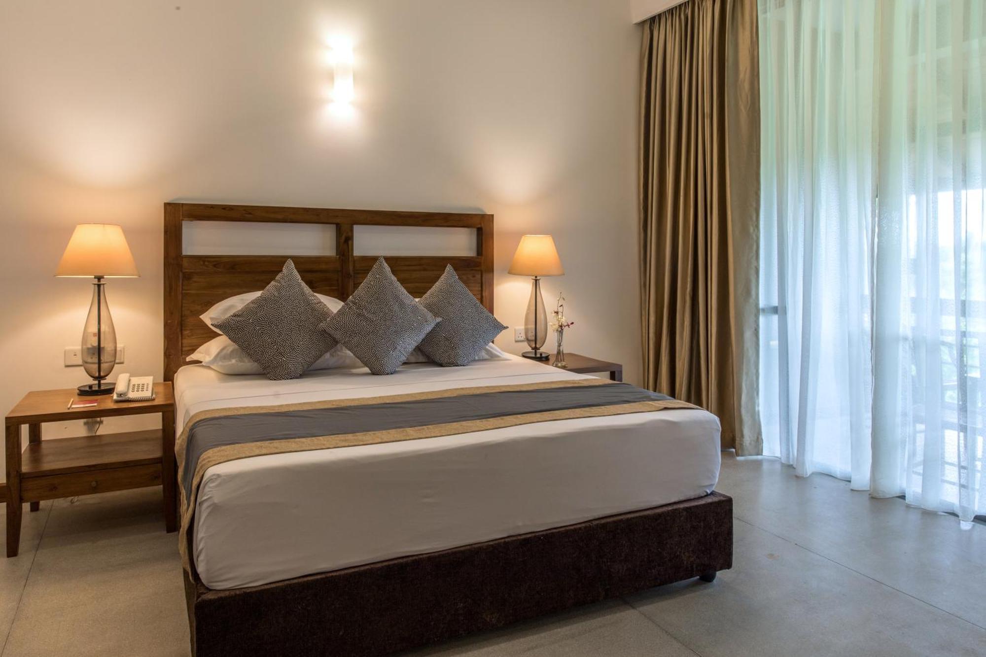 Earls Rajarata Otel Anuradhapura Oda fotoğraf