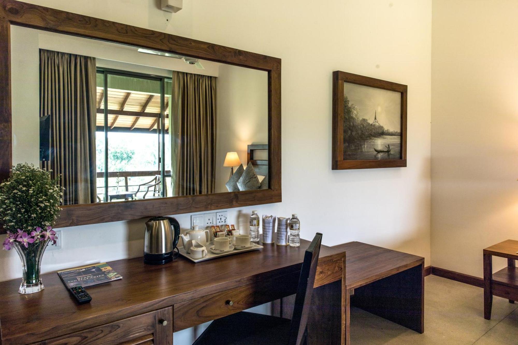 Earls Rajarata Otel Anuradhapura Oda fotoğraf