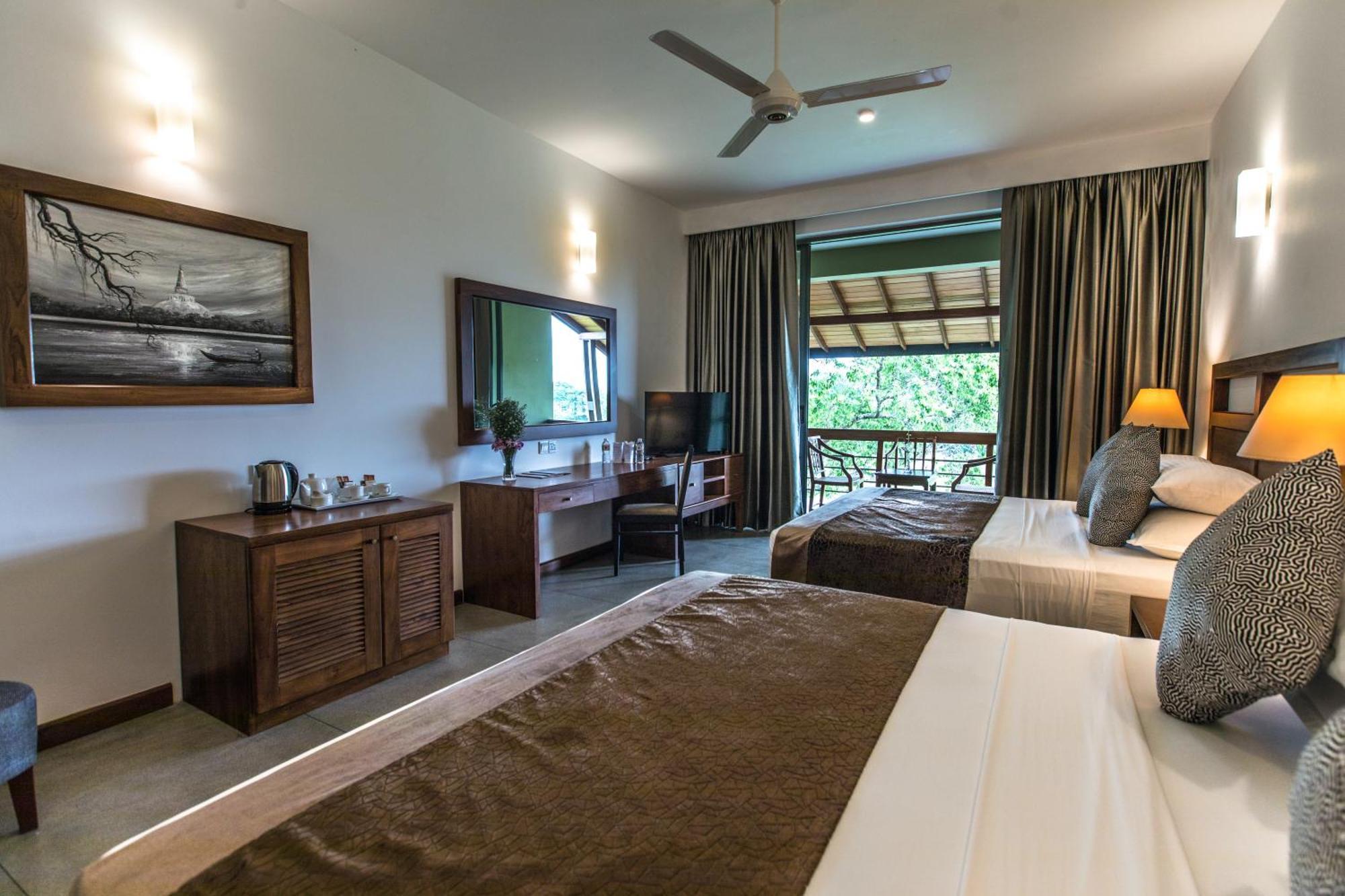 Earls Rajarata Otel Anuradhapura Oda fotoğraf